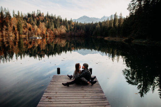Proposal photographer Flims with couple at the lake